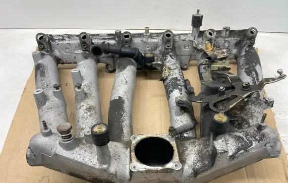 Mercedes-Benz S W126 Intake manifold 1031410701 A1031410701 R1031410701