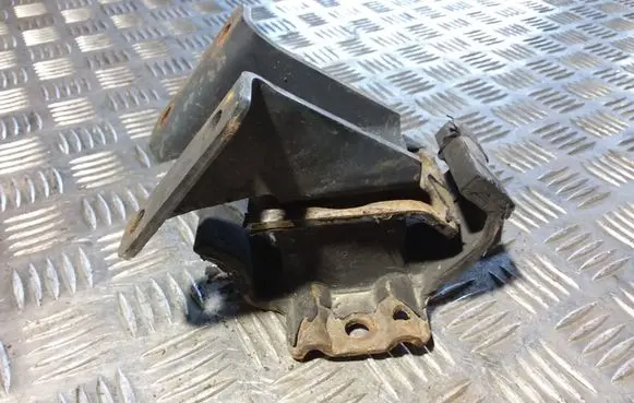 Nissan Terrano Engine mount bracket 112100F002