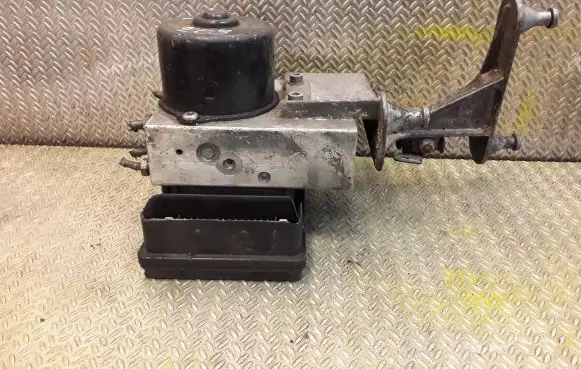 Mercedes-Benz C W203 ABS Pump 2095452532 2034310812