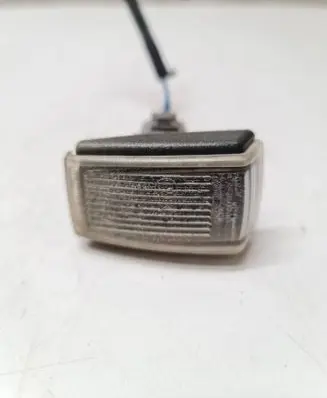 Volvo S40, V40 Front fender indicator light E130889