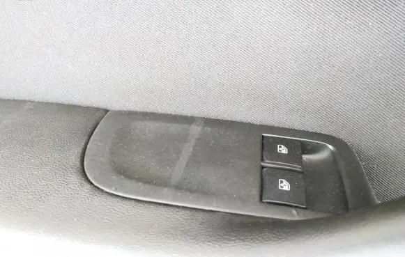 Opel Zafira C Electric window control switch