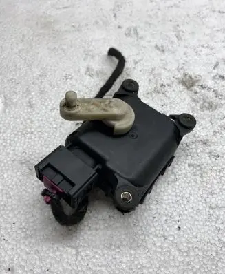Audi A6 S6 C5 4B A/C air flow flap actuator/motor 132801136