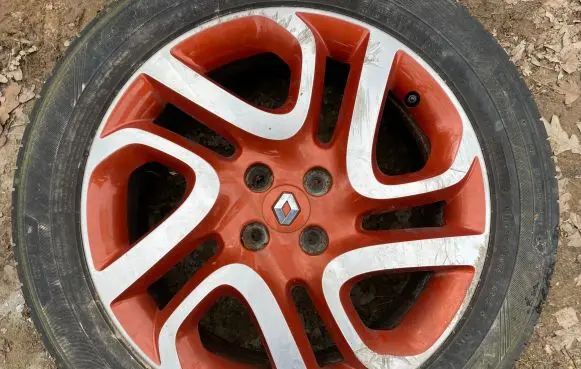 Renault Captur R17 alloy rim 