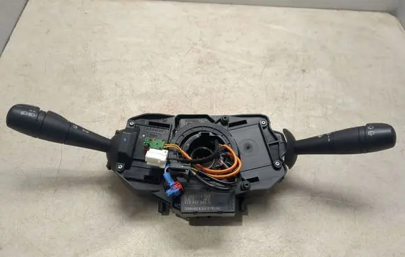 Wiper turn signal indicator stalk/switch