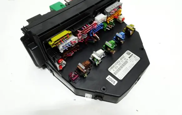 Mercedes-Benz C W204 SAM control unit A2045450169 A2045450569 A2044423900