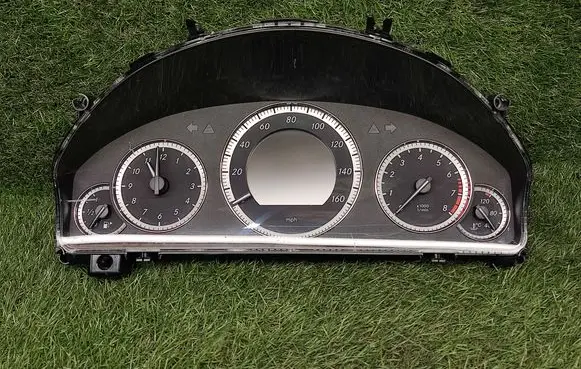 Mercedes-Benz E W212 Speedometer (instrument cluster) A2129001110 A2129013300 A2049024102