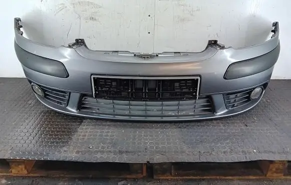 Volkswagen Golf Plus Front bumper LA7T