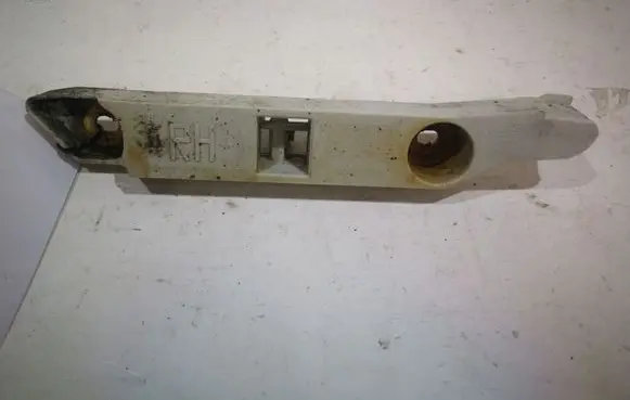 Ford Focus Front bumper mounting bracket 85117D958AD