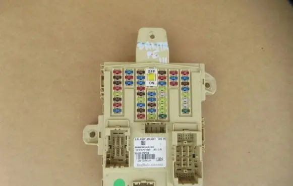 Hyundai Santa Fe Fuse module 919502W550