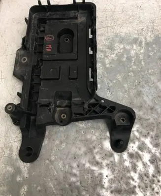 Volkswagen PASSAT B6 Battery tray 1K0915333HBILI 1K0915333H