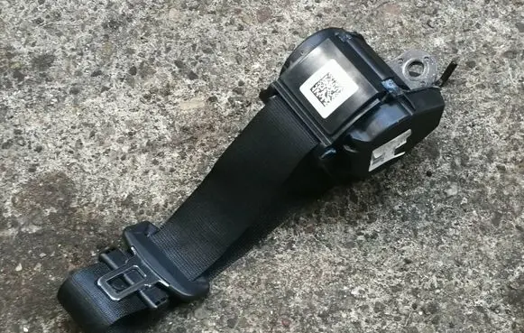 Middle seatbelt (rear)