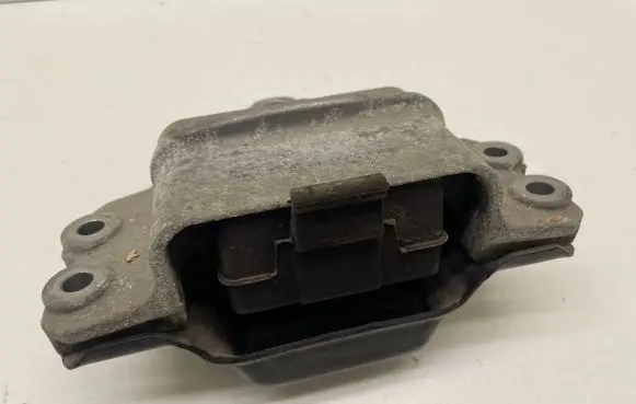Skoda Octavia Mk2 (1Z) Engine mount bracket 1K0199555