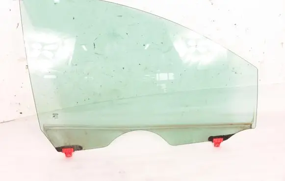 Nissan Quest Front door window glass four-door