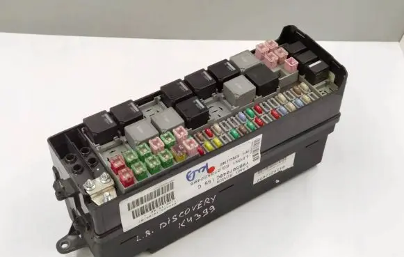 Land Rover Discovery 3 - LR3 Fuse module 273522405 YMB507040C
