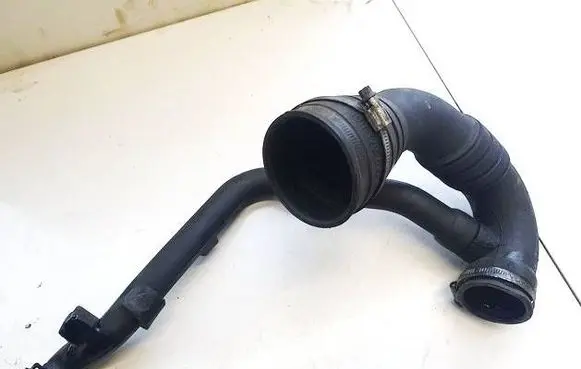 Volkswagen PASSAT B5 Intercooler hose/pipe 8D0129615A