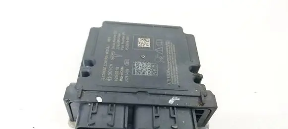Tesla Model 3 Airbag control unit/module 0285020158