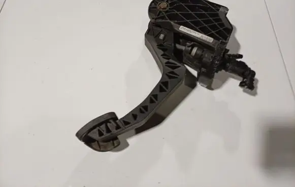 Volkswagen PASSAT B6 Clutch pedal 3C1721059AA