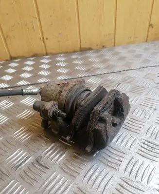 Volkswagen Golf IV Front brake caliper