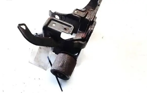 Engine mounting bracket