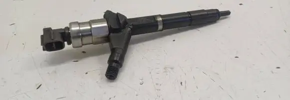 Nissan Primera Fuel injector 16600AU600