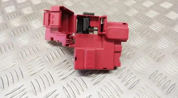 Toyota Yaris XP210 Fuse module 826210D050 82620K0020 8267033140