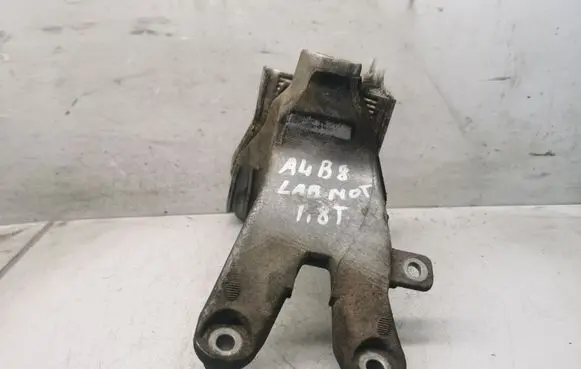 Audi A4 S4 B8 8K Engine mounting bracket 8K0199388