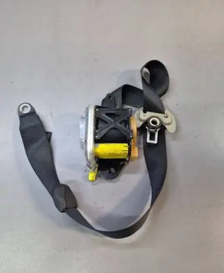 Toyota Avensis T250 Front seatbelt