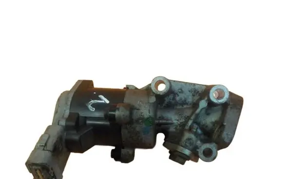Land Rover Discovery 3 - LR3 EGR thermostat 4R8Q9D475A