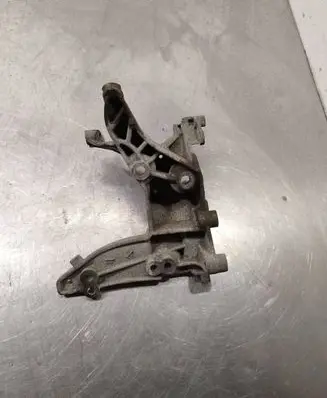 Peugeot 208 Engine mounting bracket 9674030280