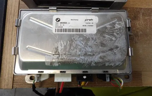 BMW 5 F10 F11 Suspension control unit/module 6854032 20121218 9010430425