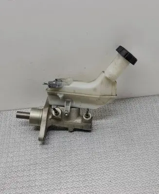 Renault Modus Master brake cylinder 8200304084A