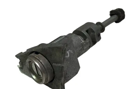 Hyundai i30 Front door lock (next to the handle) 39YRH1