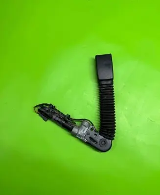 Front seatbelt buckle