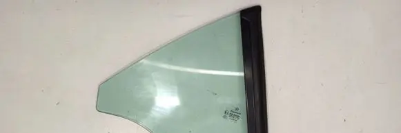 Mercedes-Benz SLK R172 Front door window glass four-door 001582
