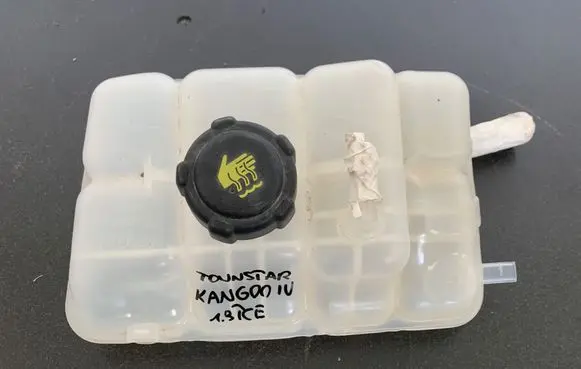 Nissan Townstar Coolant expansion tank/reservoir 217104048R