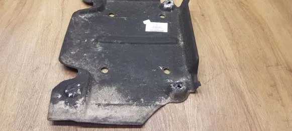 Center/middle under tray cover