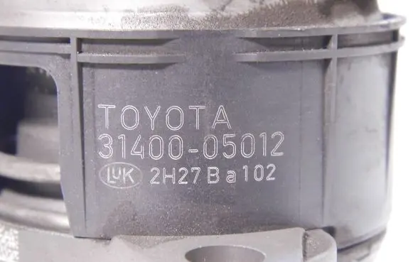 Toyota Avensis T270 Clutch slave cylinder 31400-05012