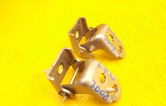 Peugeot 3008 III Front door lower hinge 