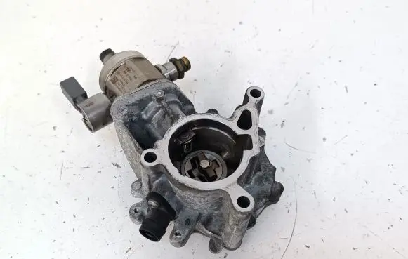 Volkswagen Jetta VI Fuel injection high pressure pump 06E127026A 06K145100J