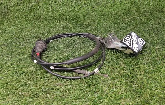 Engine bonnet (hood) release handle