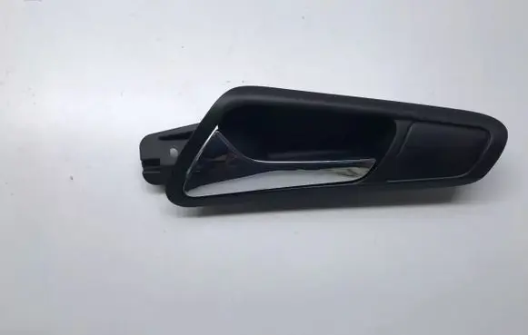 Volkswagen PASSAT B6 Front door interior handle 3C2837113