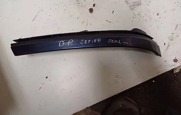 Opel Zafira A Under headlight/headlamp trim 90580652