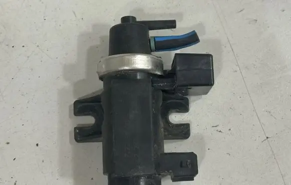 BMW 5 E60 E61 Turbo solenoid valve 7796634