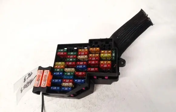 Volkswagen Touareg I Fuse box set 7l0941828a
