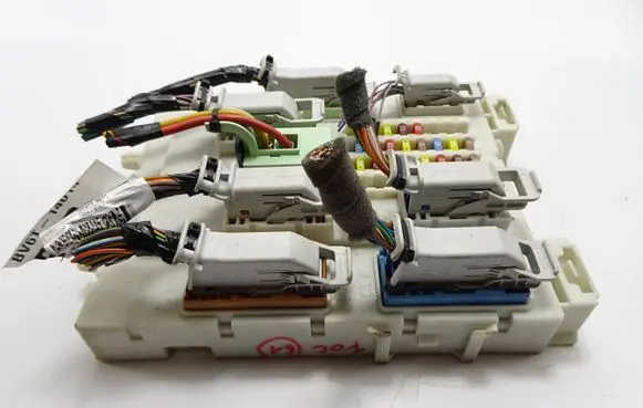 Ford Focus Fuse module BV6N14A073FS 09999170 522075F01
