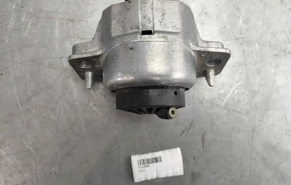 Jaguar F-Pace Engine mount bracket T4A29957 T4A37103