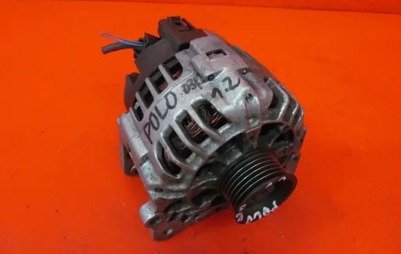 Volkswagen Polo Generator/alternator 03D903025J