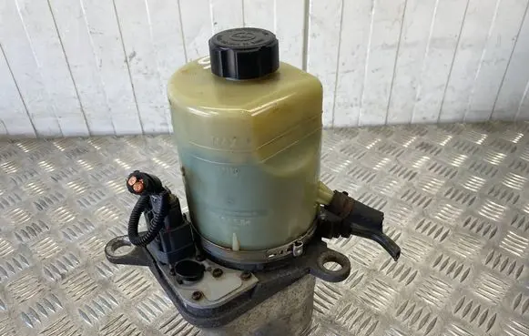 Ford Focus Power steering pump 4M513K514DB