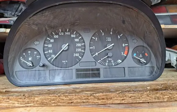 BMW 5 E39 Speedometer (instrument cluster) 62118372354 8372354 110008735021