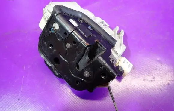 Audi A6 Allroad C6 Front door lock 
